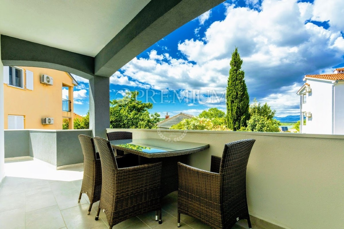 Soline, Casa Bifamiliare a Solo 100 Metri dal Mare!