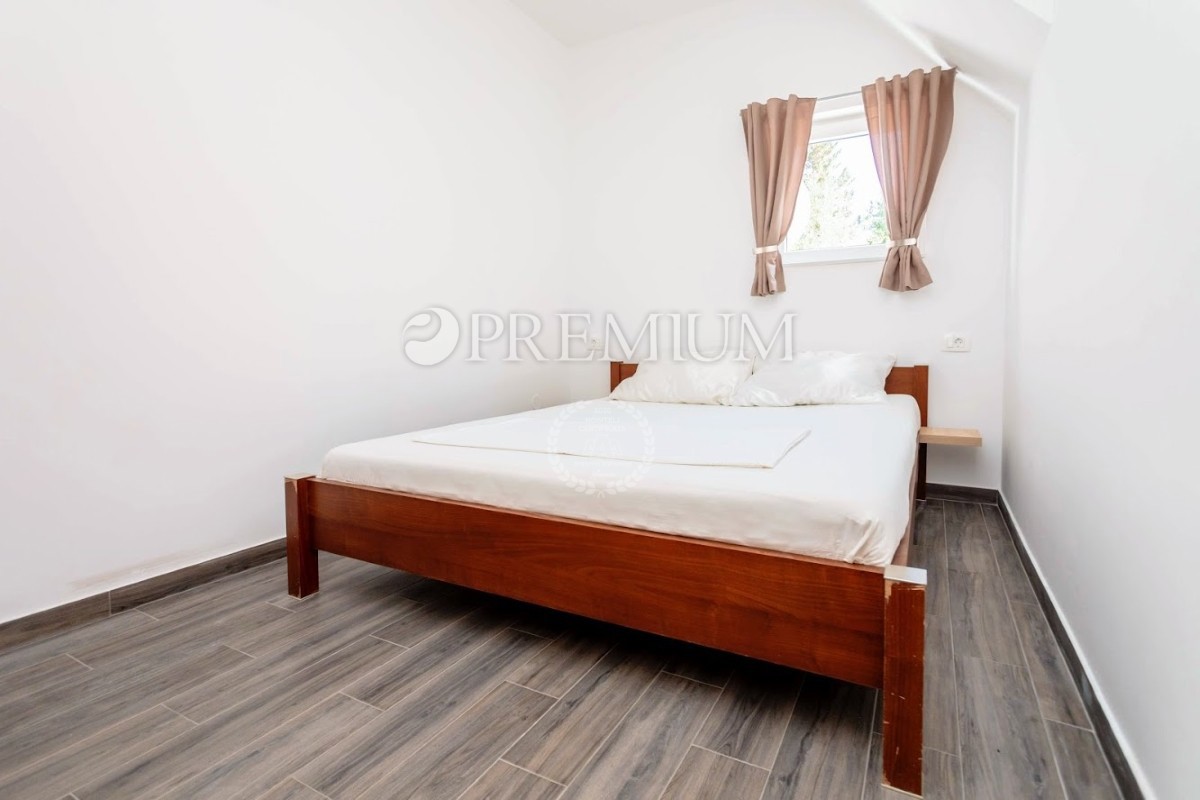 Soline, Casa Bifamiliare a Solo 100 Metri dal Mare!