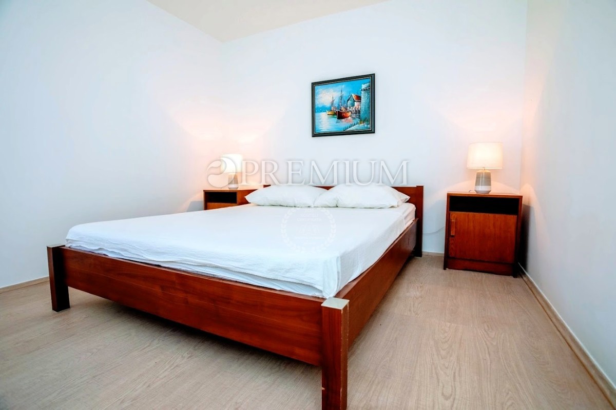 Soline, Casa Bifamiliare a Solo 100 Metri dal Mare!