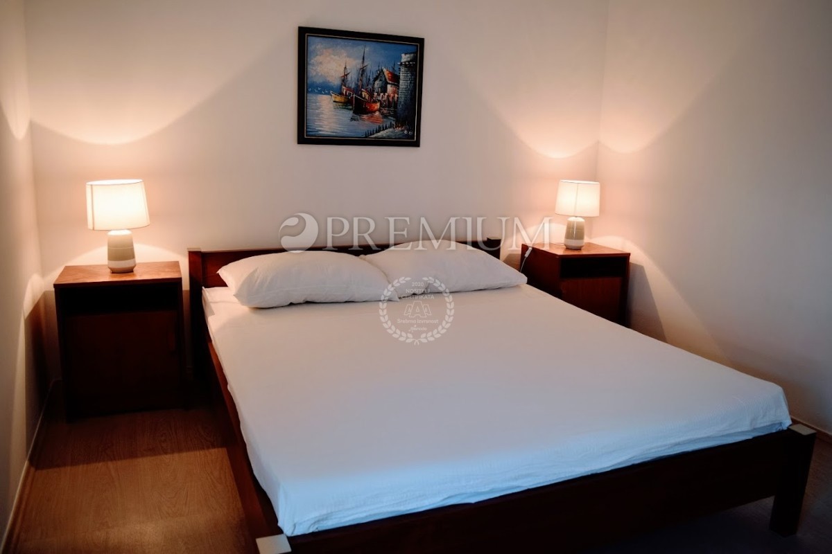 Soline, Casa Bifamiliare a Solo 100 Metri dal Mare!