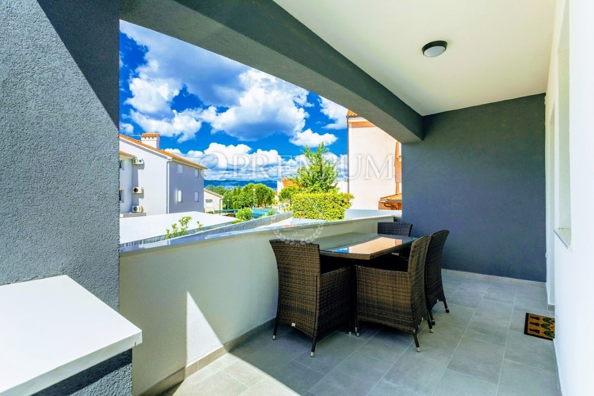 Soline, Casa Bifamiliare a Solo 100 Metri dal Mare!