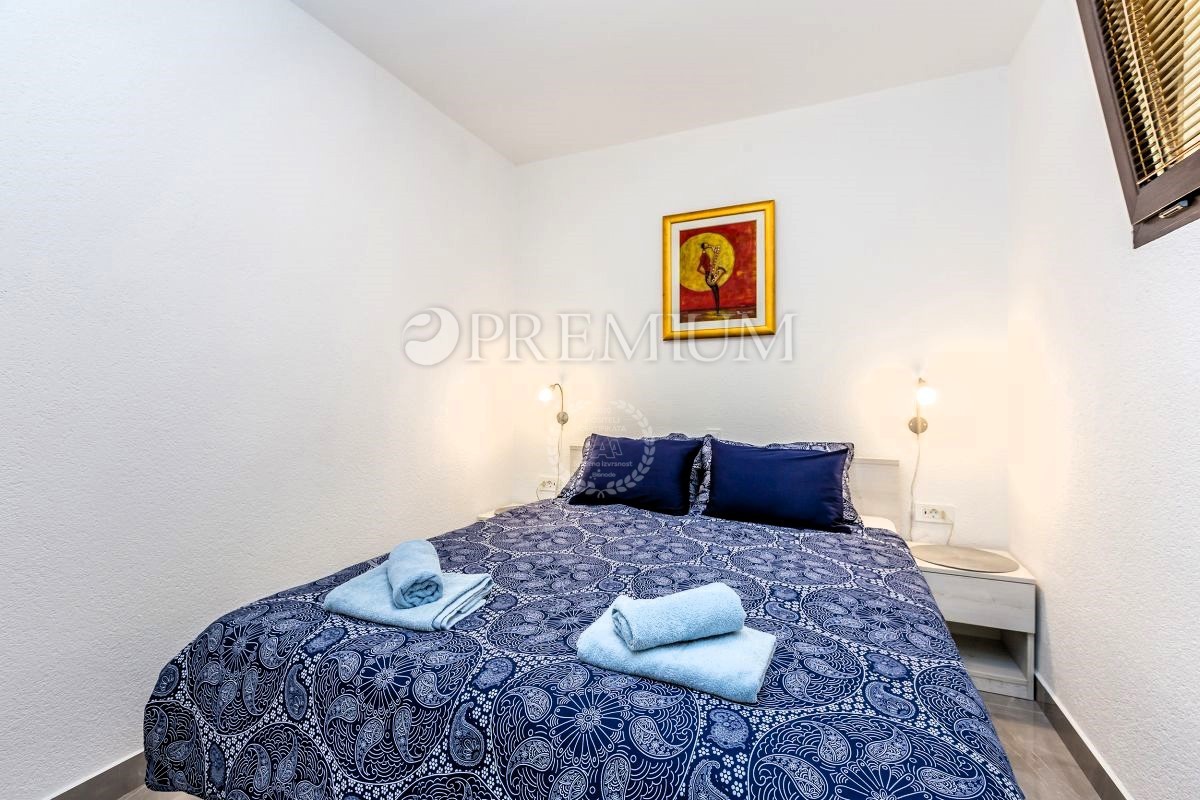 Malinska – appartamento con giardino, a 900 m dal mare!