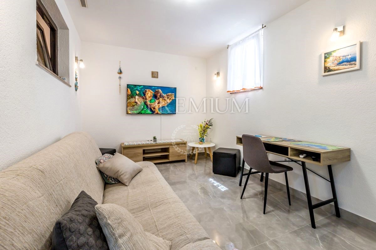 Malinska – appartamento con giardino, a 900 m dal mare!