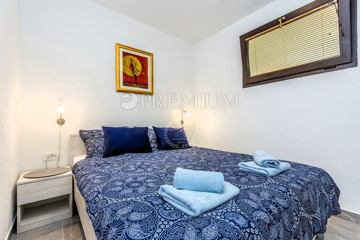 Malinska – appartamento con giardino, a 900 m dal mare!