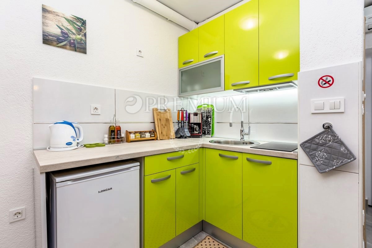 Malinska – appartamento con giardino, a 900 m dal mare!