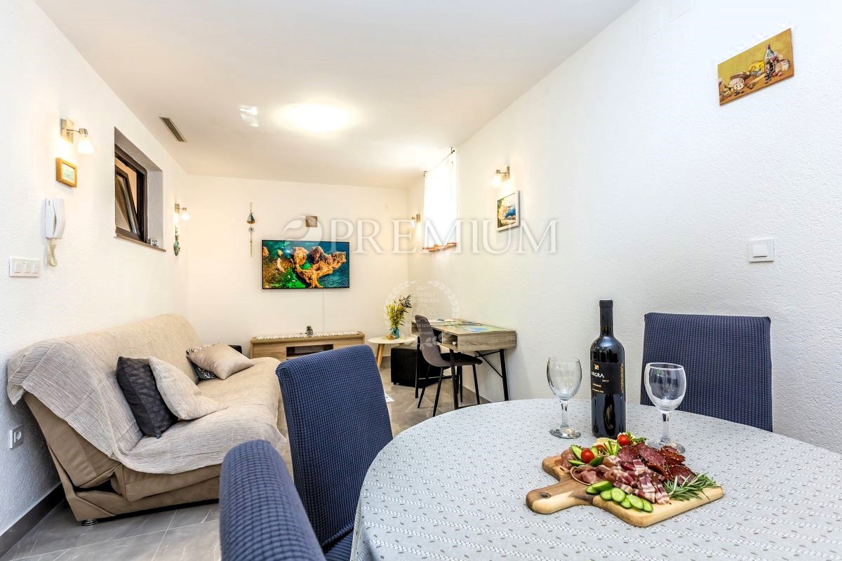 Malinska – appartamento con giardino, a 900 m dal mare!