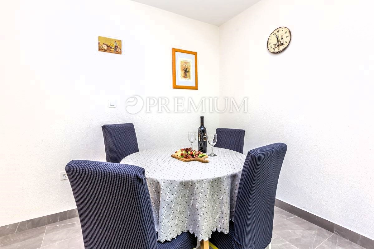 Malinska – appartamento con giardino, a 900 m dal mare!