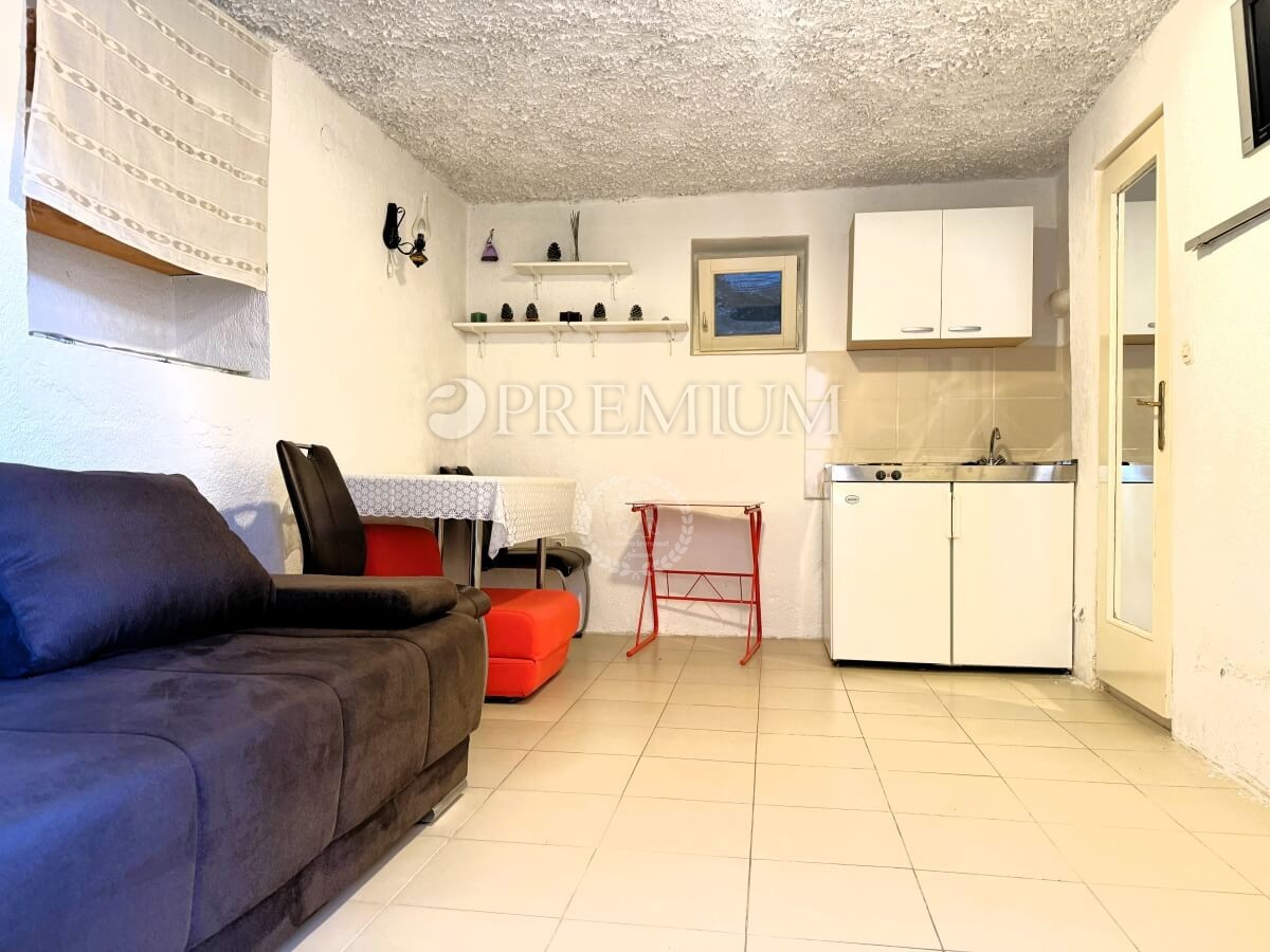 Vrbnik – Autentica casa in pietra in una strada tranquilla!