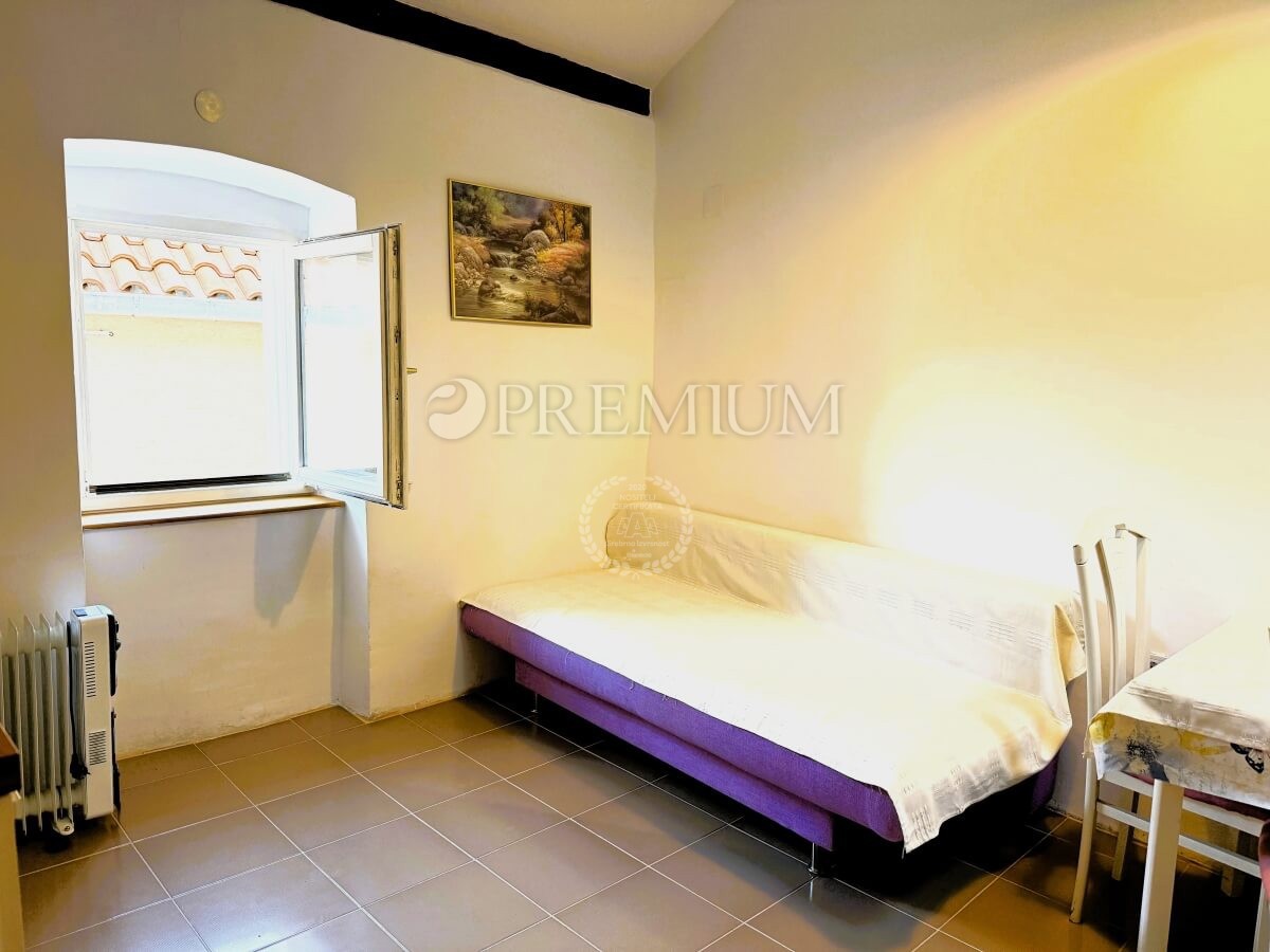 Vrbnik – Autentica casa in pietra in una strada tranquilla!