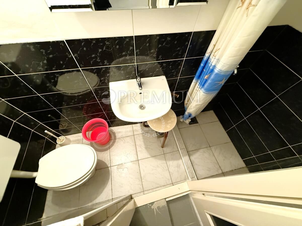 Vrbnik – Autentica casa in pietra in una strada tranquilla!