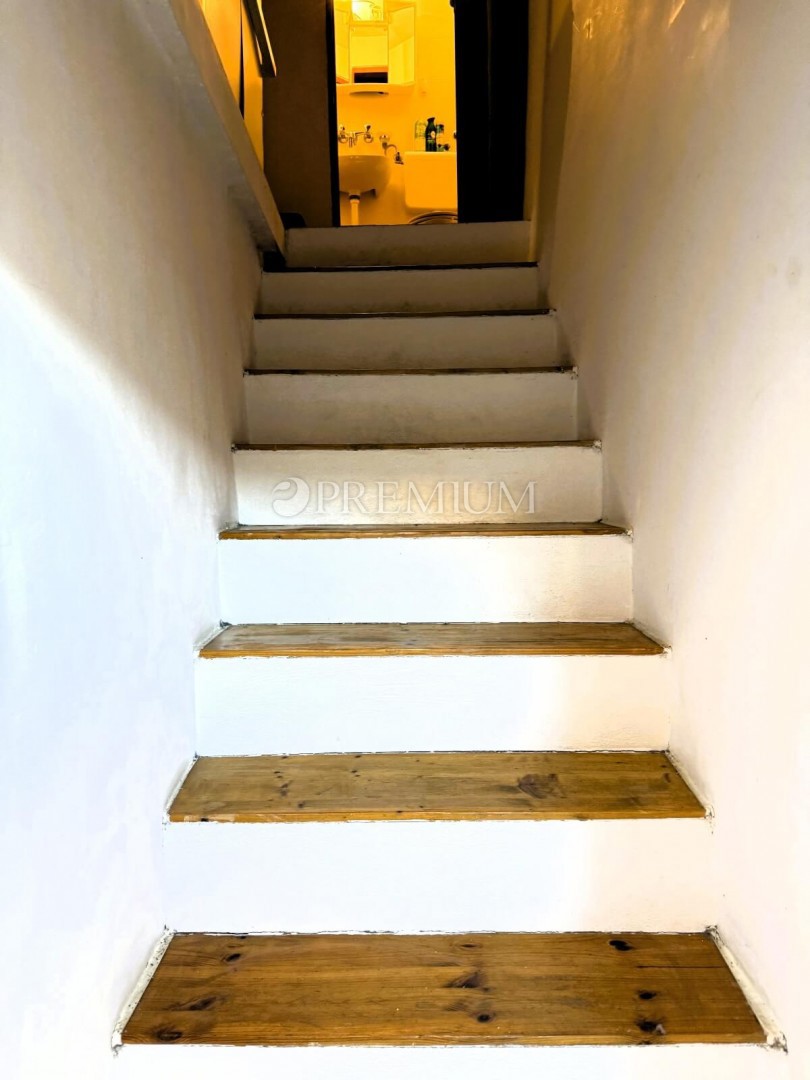 Vrbnik – Autentica casa in pietra in una strada tranquilla!