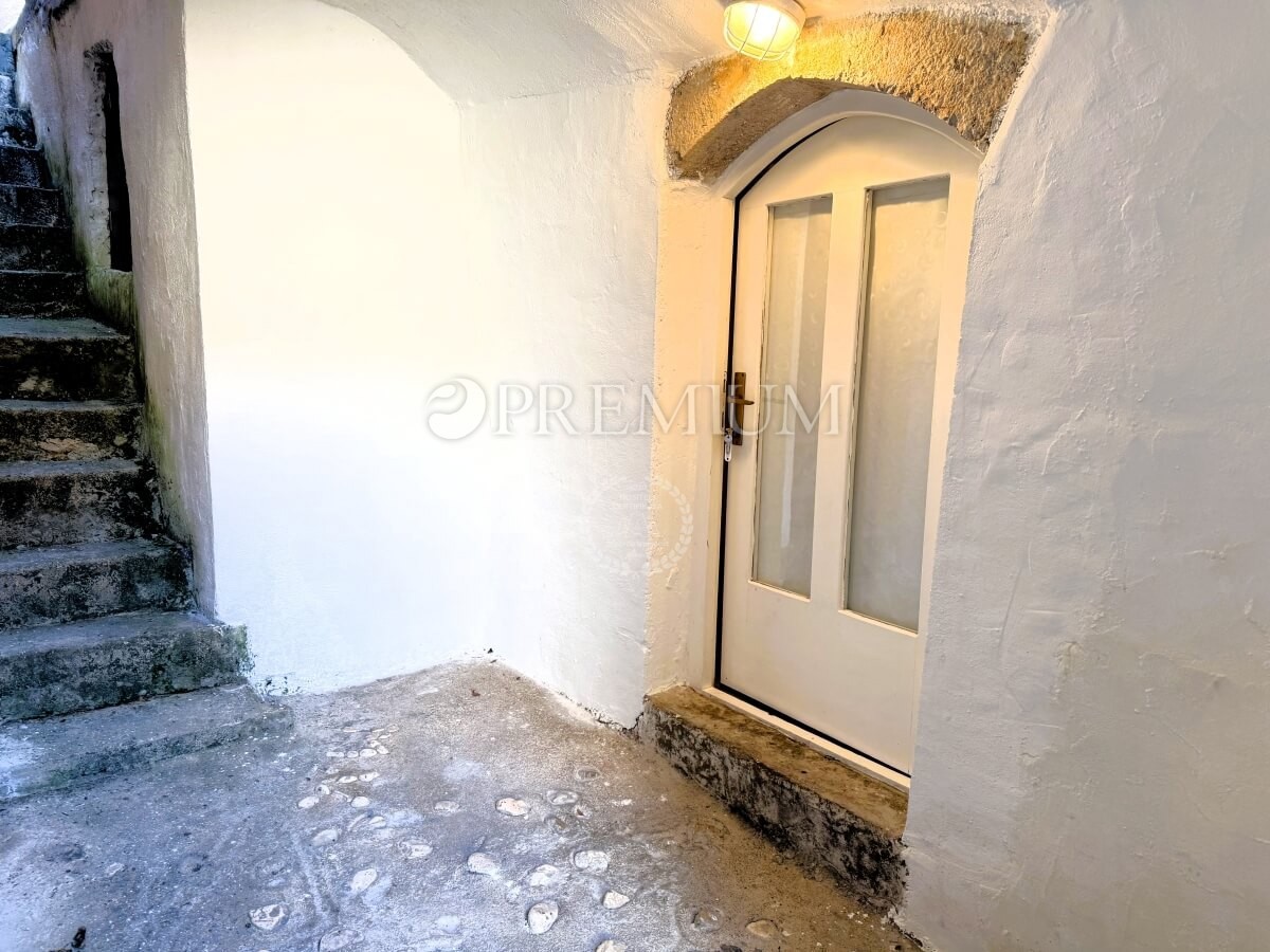 Vrbnik – Autentica casa in pietra in una strada tranquilla!