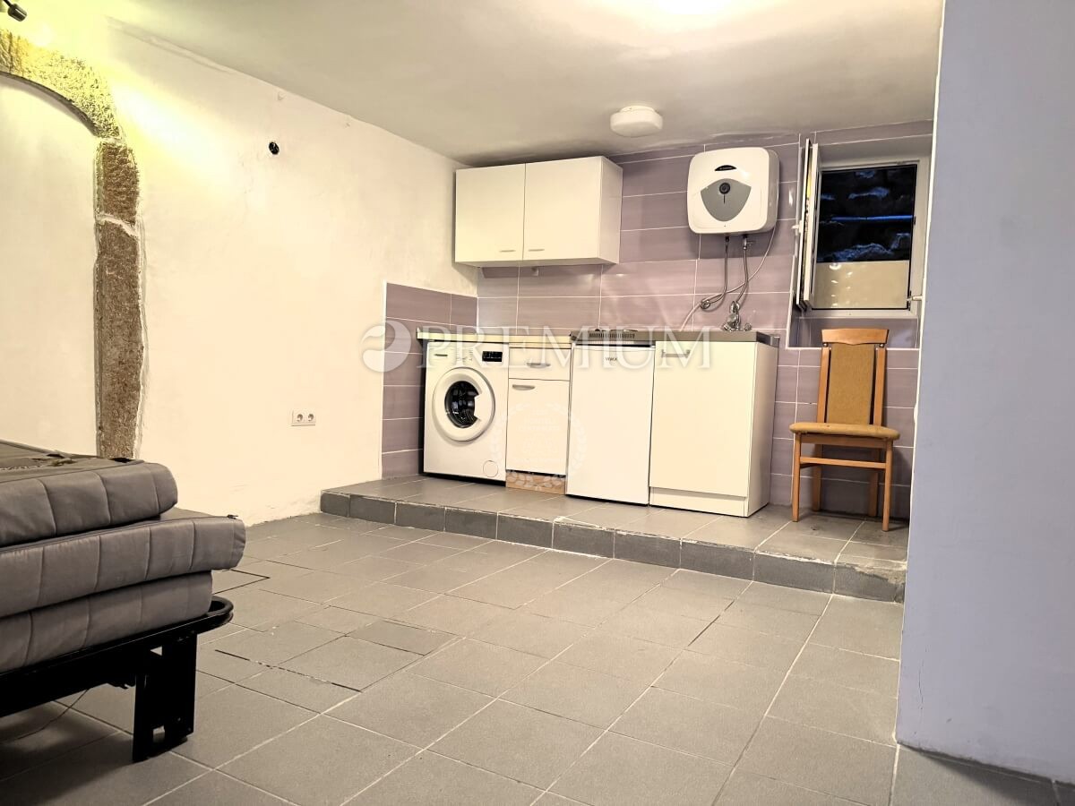 Vrbnik – Autentica casa in pietra in una strada tranquilla!