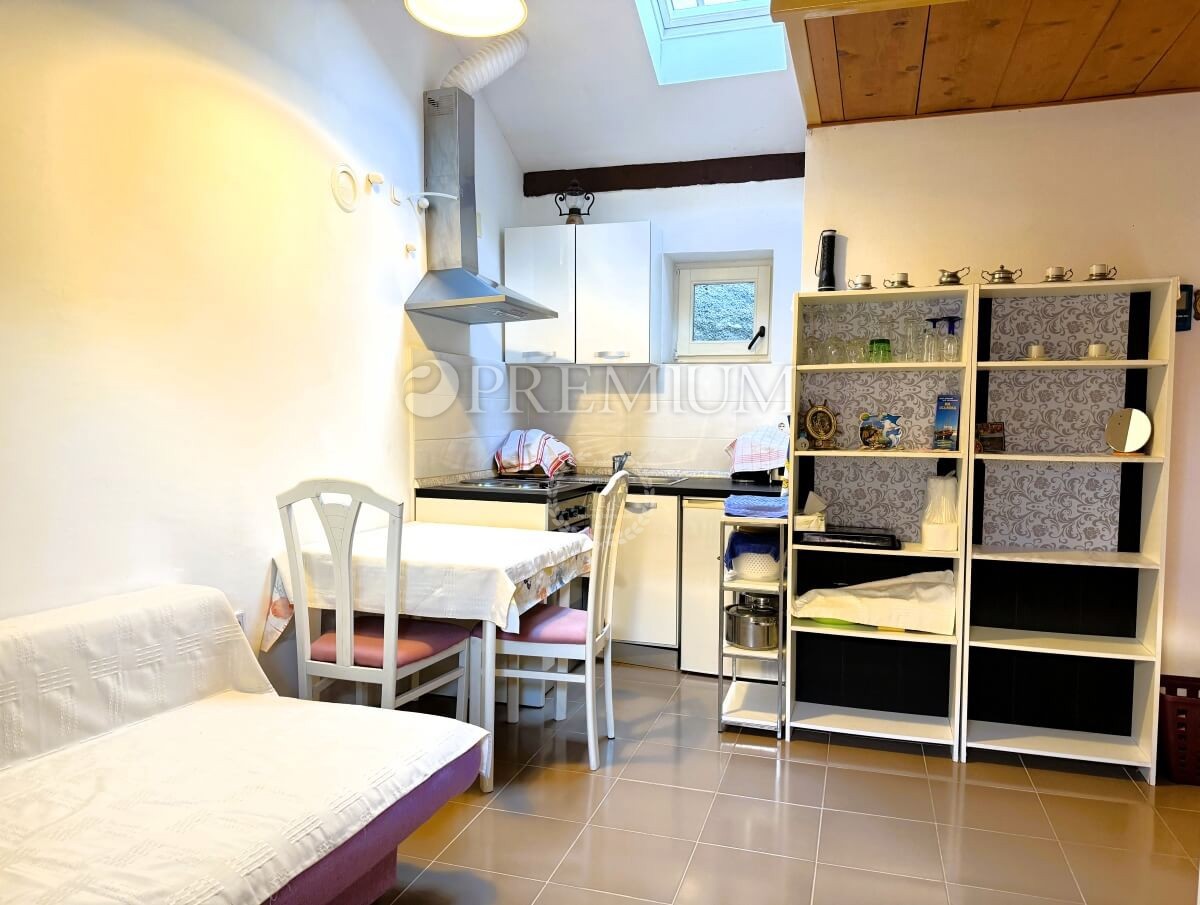 Vrbnik – Autentica casa in pietra in una strada tranquilla!