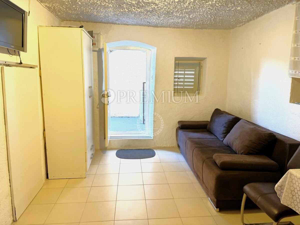 Vrbnik – Autentica casa in pietra in una strada tranquilla!