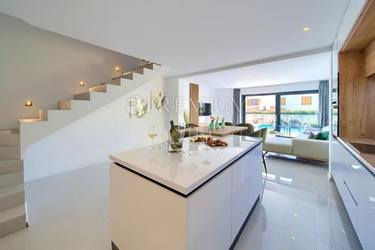 Malinska, appartamento con piscina in vendita, isola di Krk!