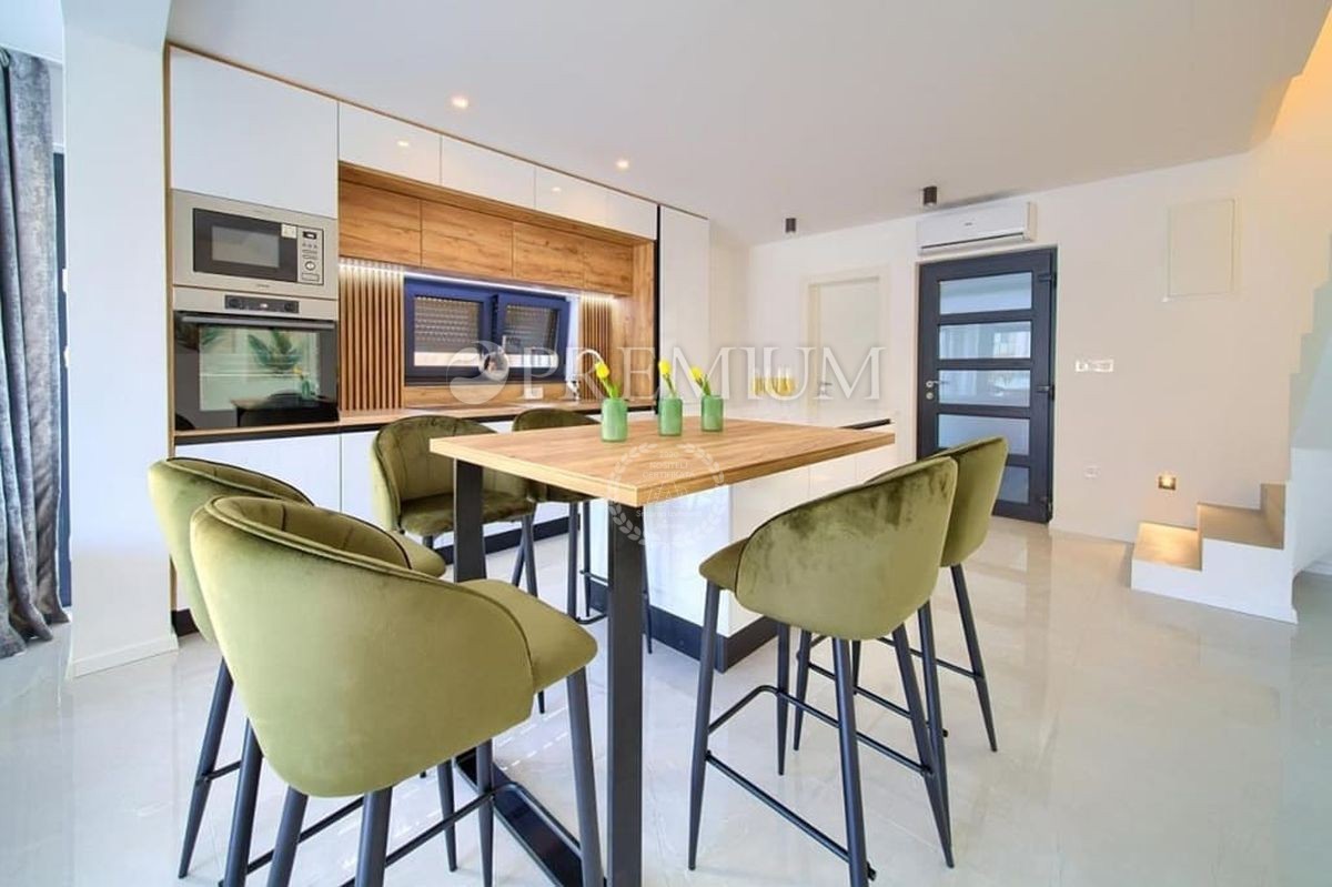 Malinska, appartamento con piscina in vendita, isola di Krk!