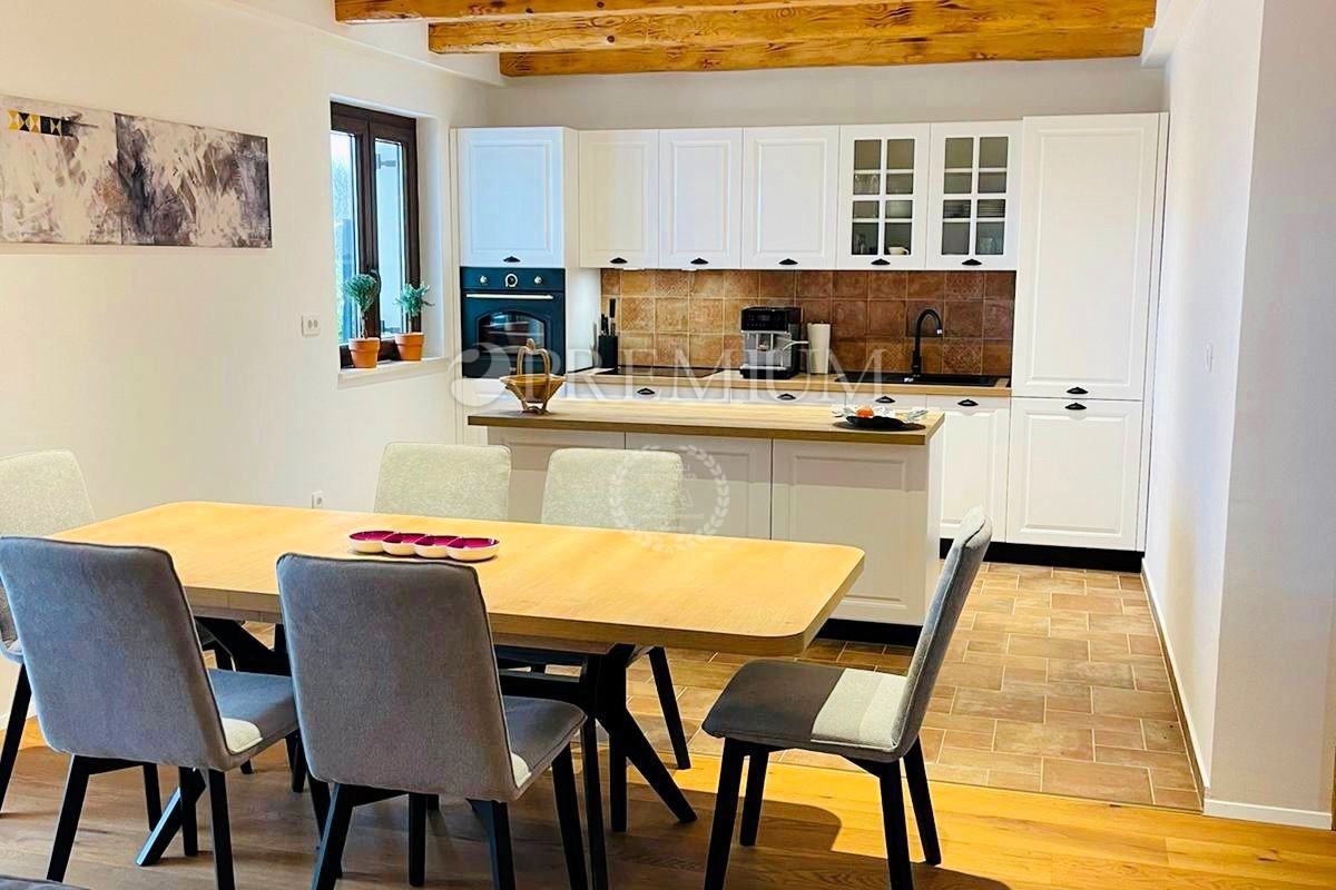 Zona di Krk – casa rustica indipendente con vista mare!