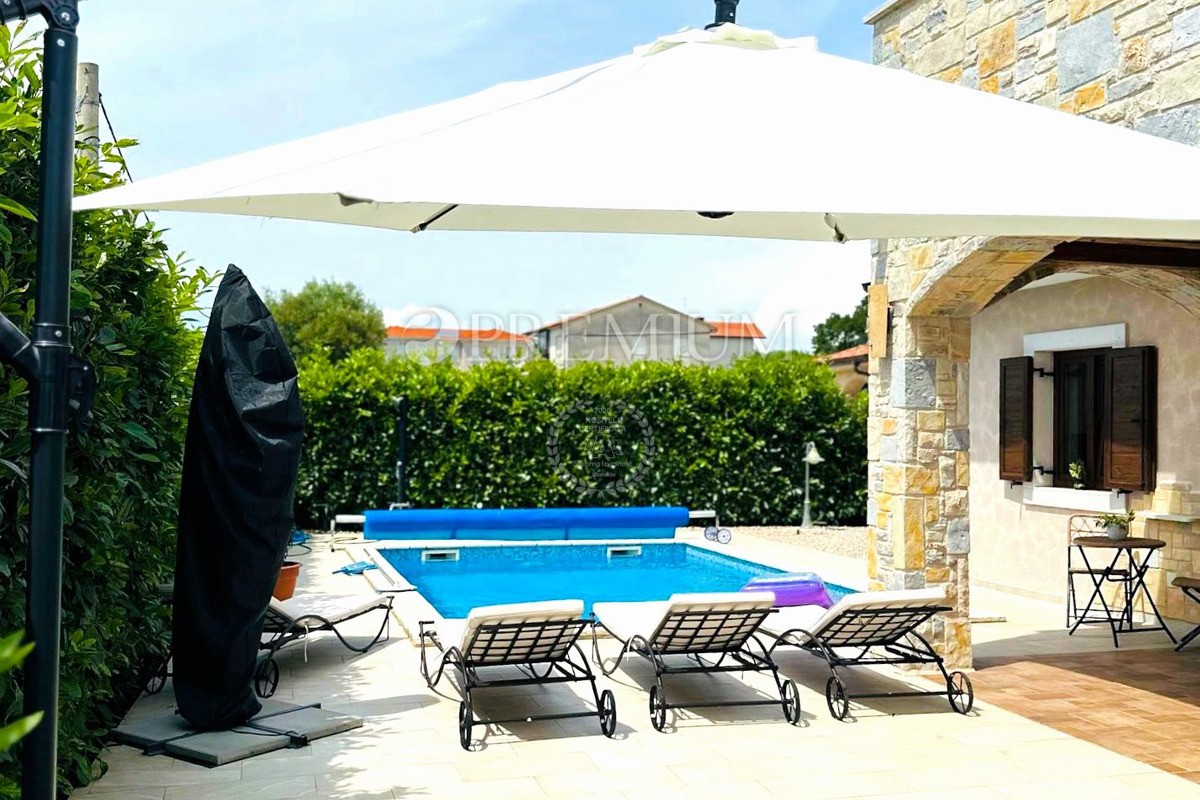 Zona di Krk – casa rustica indipendente con vista mare!