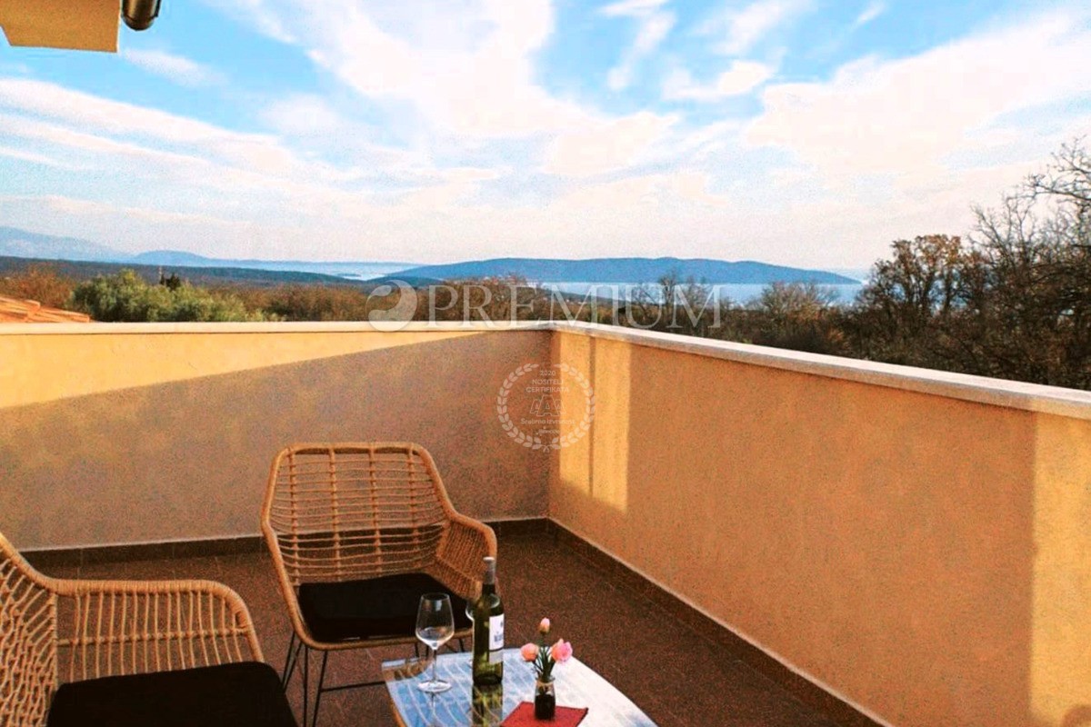 Zona di Krk – casa rustica indipendente con vista mare!