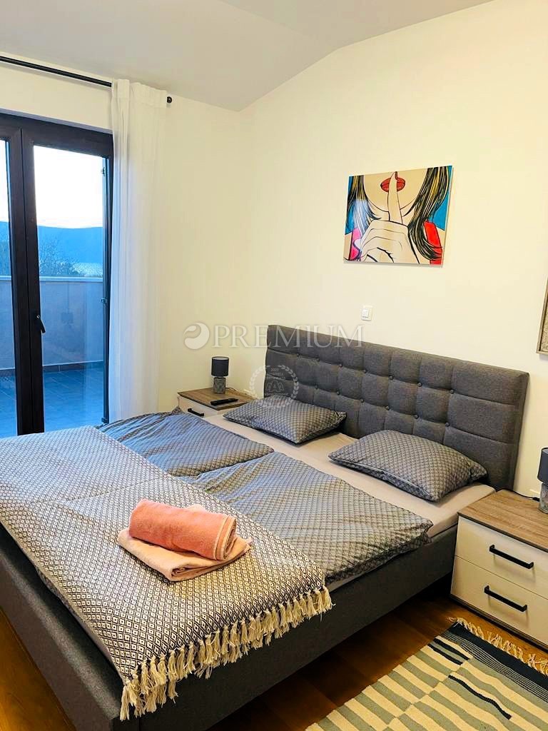 Zona di Krk – casa rustica indipendente con vista mare!