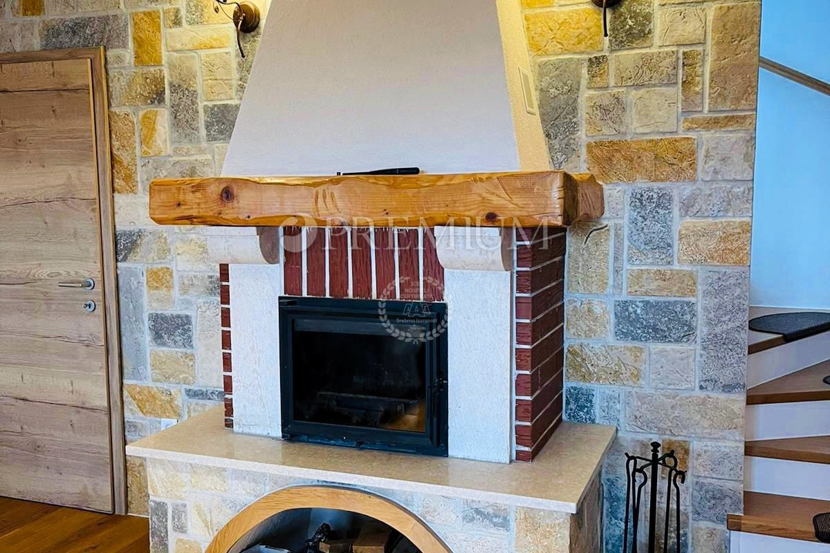 Zona di Krk – casa rustica indipendente con vista mare!