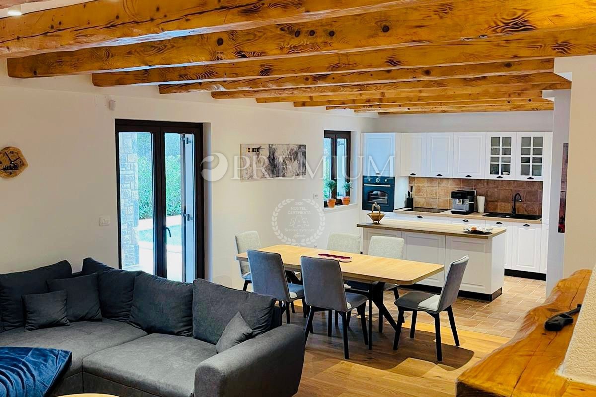 Zona di Krk – casa rustica indipendente con vista mare!