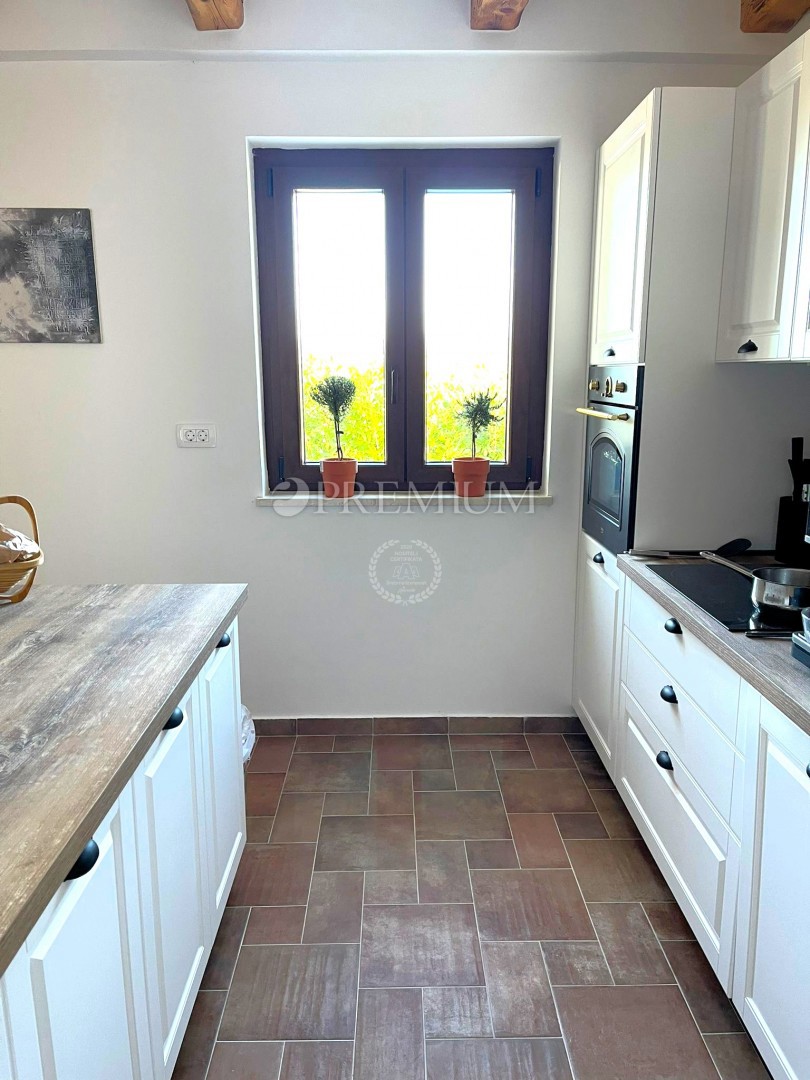 Zona di Krk – casa rustica indipendente con vista mare!