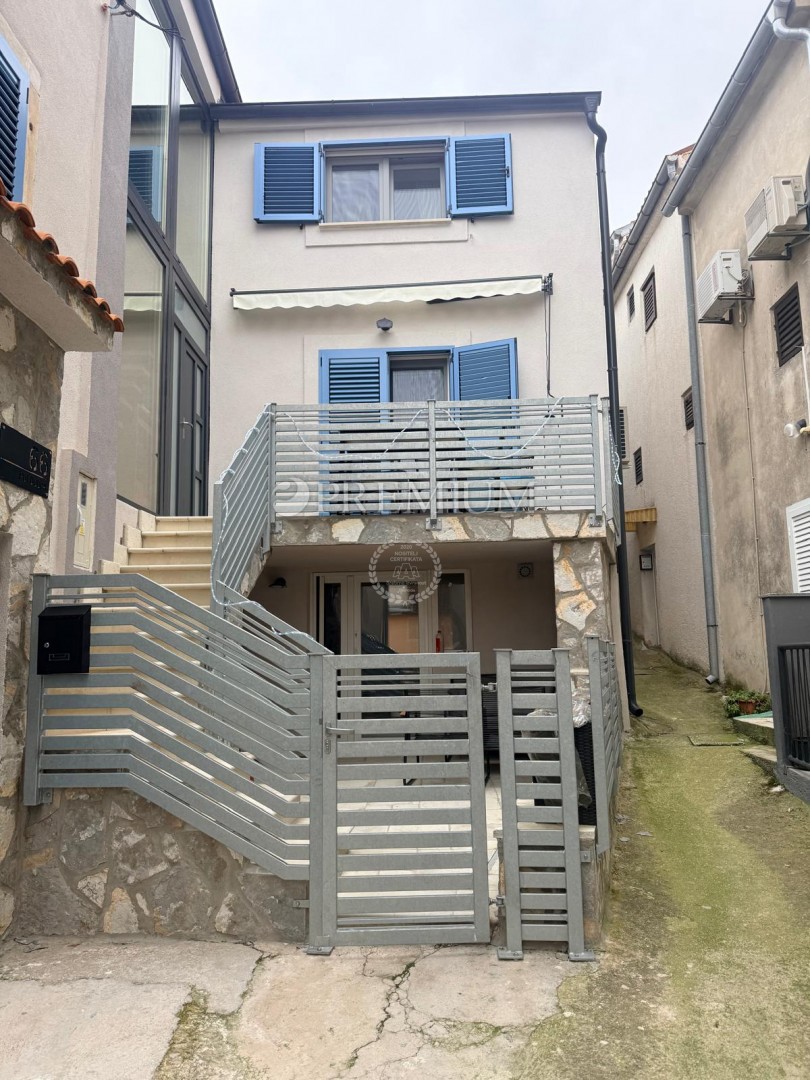 Omišalj, casa in pietra ristrutturata vista mare!