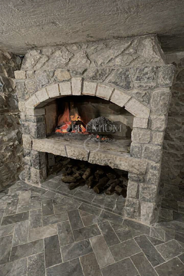 Omišalj, casa in pietra ristrutturata vista mare!