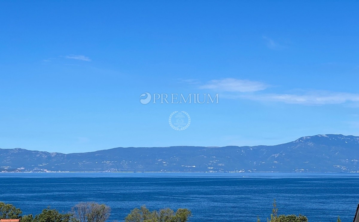 Njivice, nuovo edificio di lusso con vista sul mare, a 120 m dalla spiaggia!