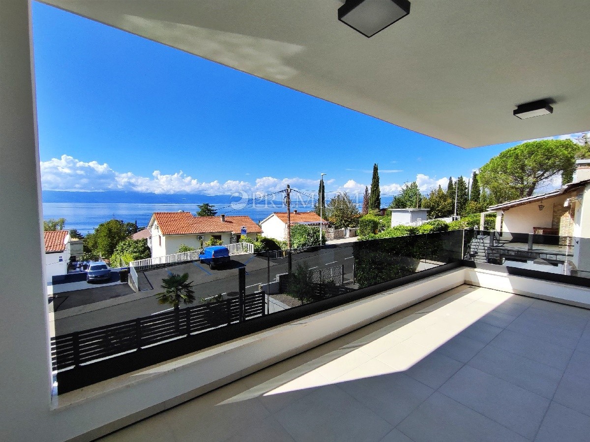 Njivice, nuovo edificio di lusso con vista sul mare, a 120 m dalla spiaggia!