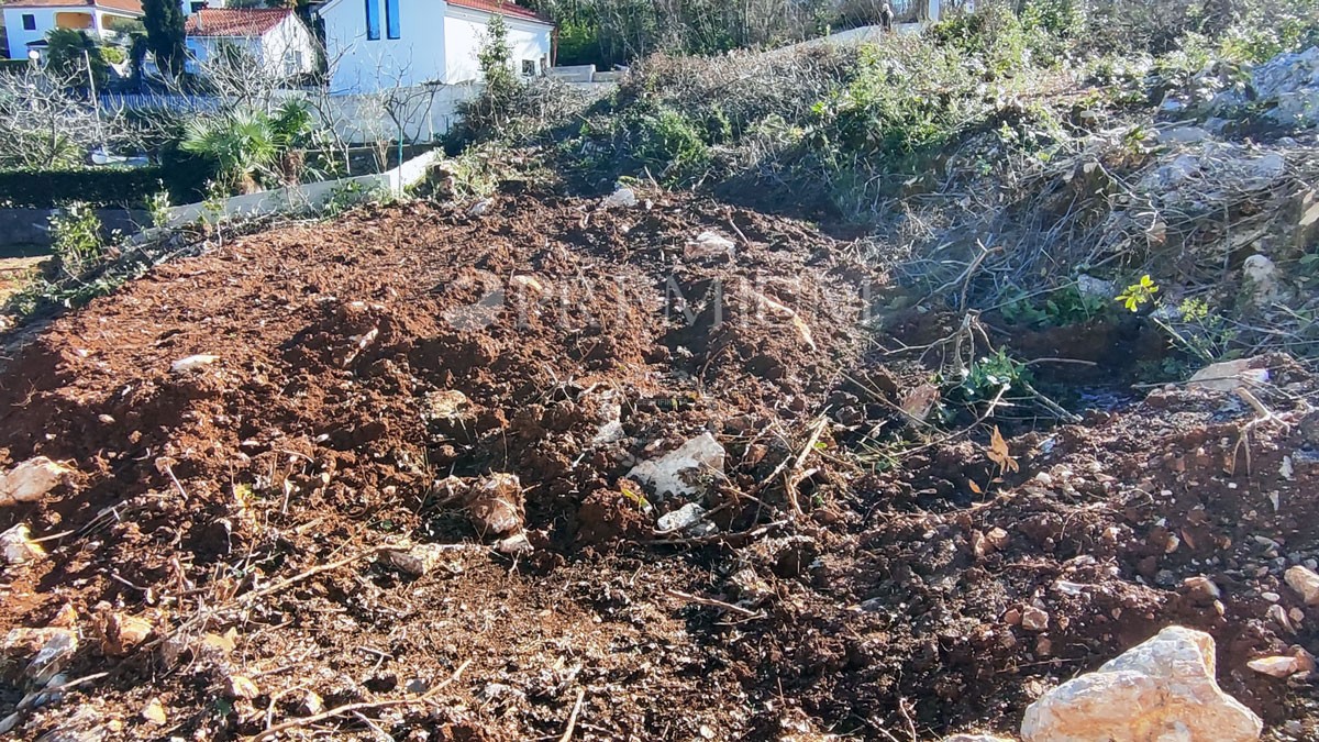 Baia Soline, terreno edificabile, a 1 km dal mare!