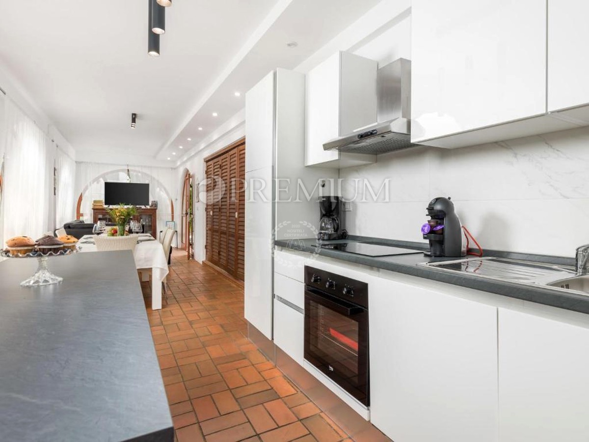 Punat, dintorni, casa indipendente con piscina!