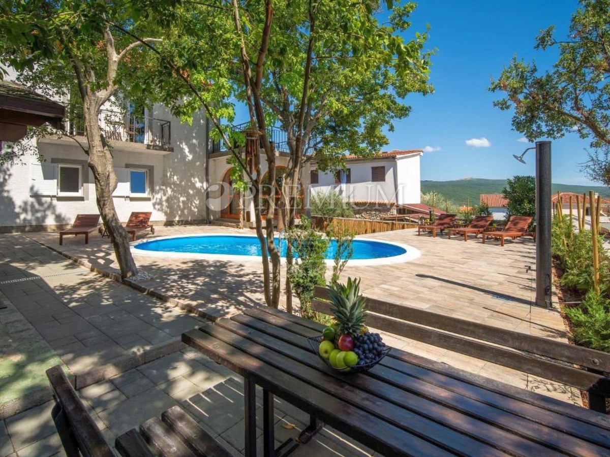 Punat, dintorni, casa indipendente con piscina!