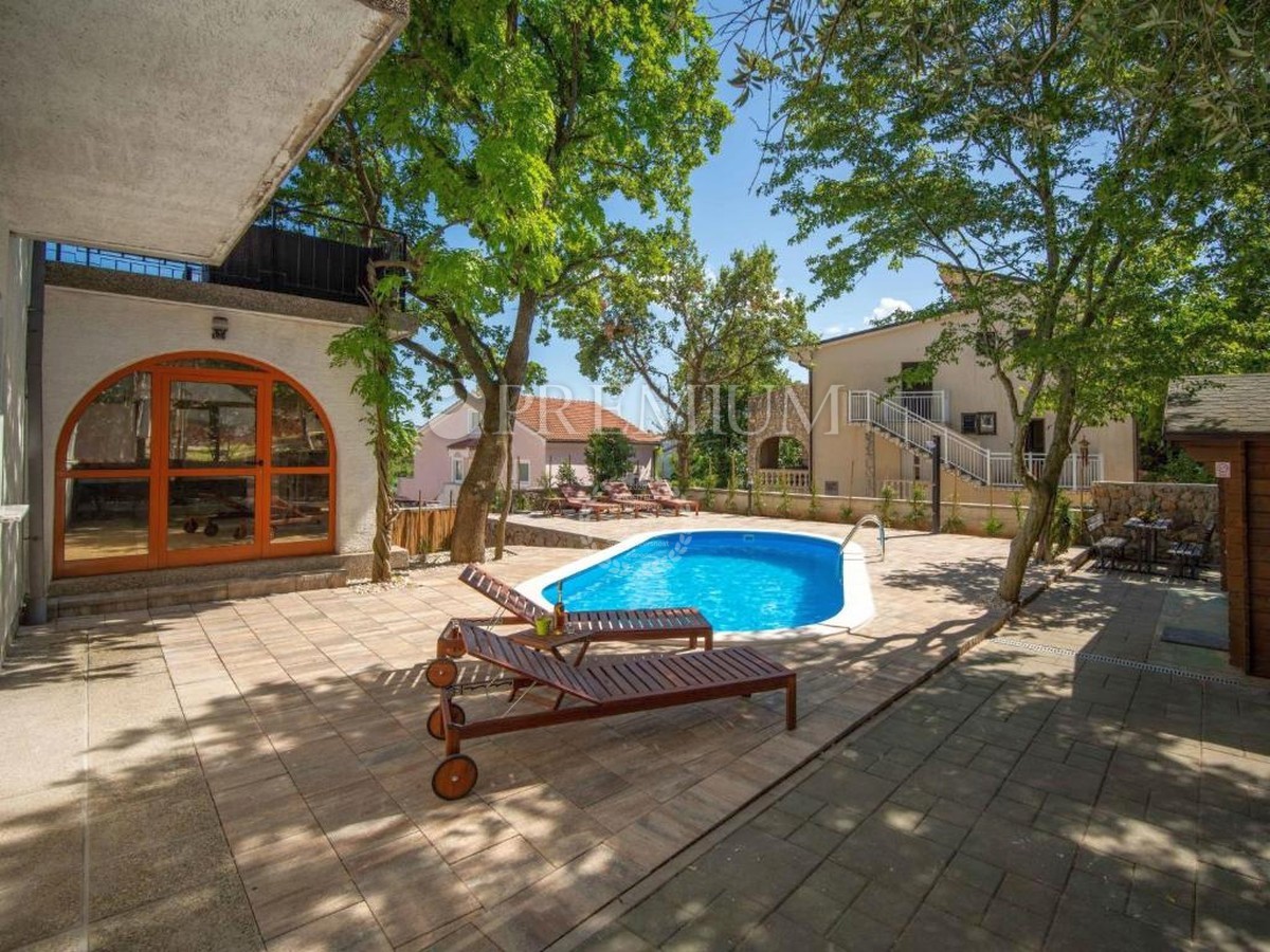 Punat, dintorni, casa indipendente con piscina!