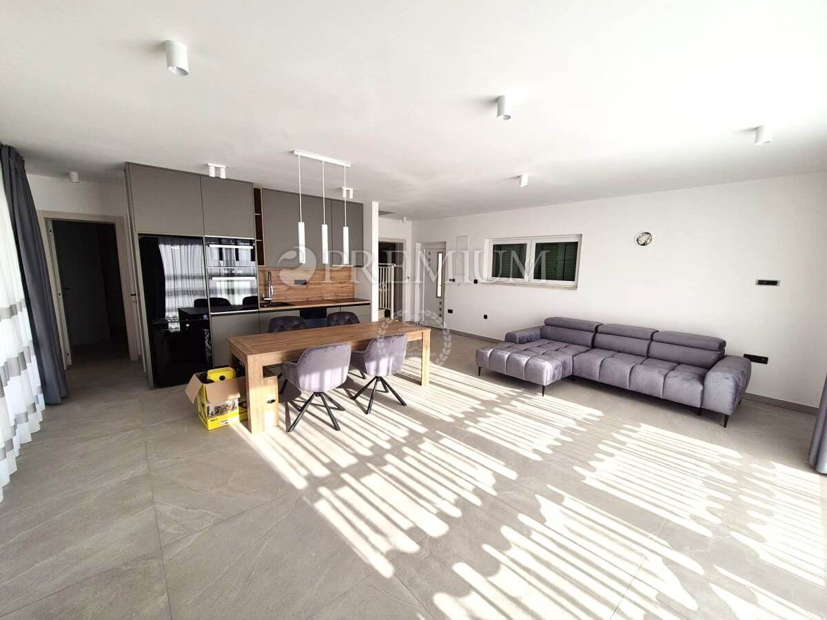 Malinska, casa di nuova costruzione con piscina!