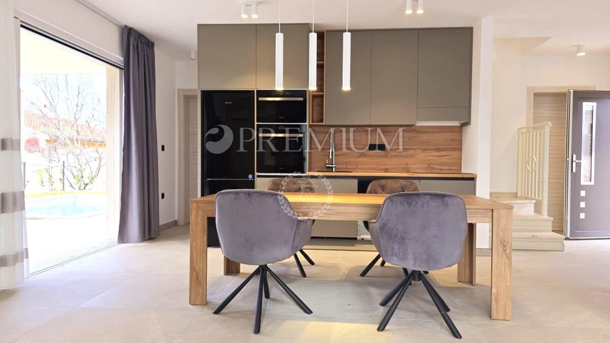 Malinska, casa di nuova costruzione con piscina!