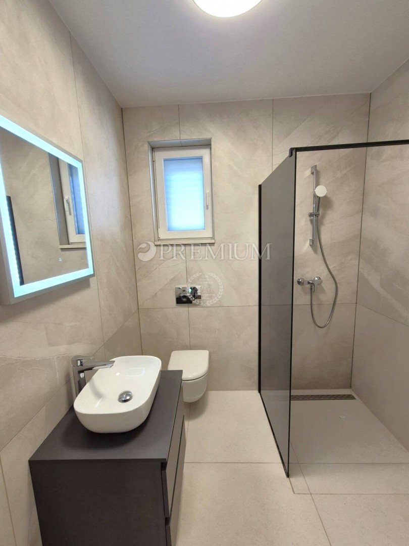 Malinska, casa di nuova costruzione con piscina!