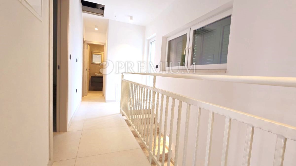 Malinska, casa di nuova costruzione con piscina!