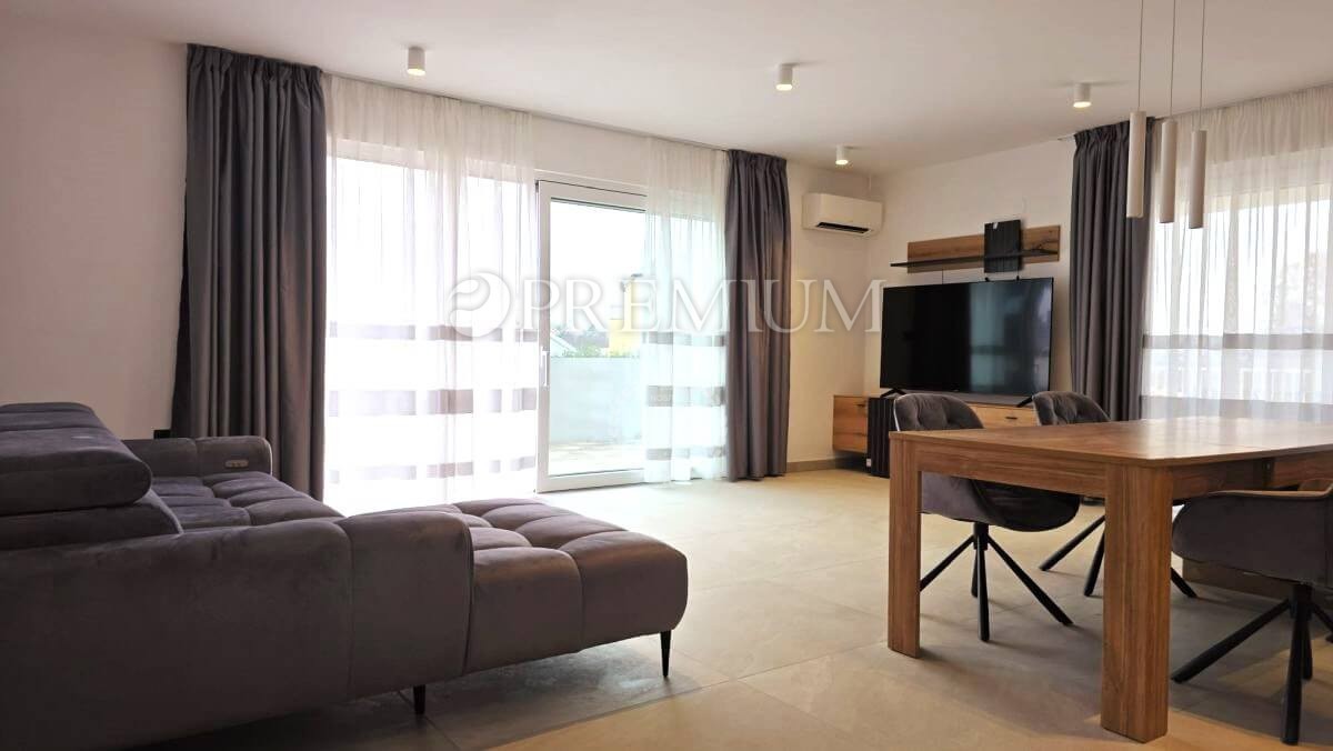 Malinska, casa di nuova costruzione con piscina!