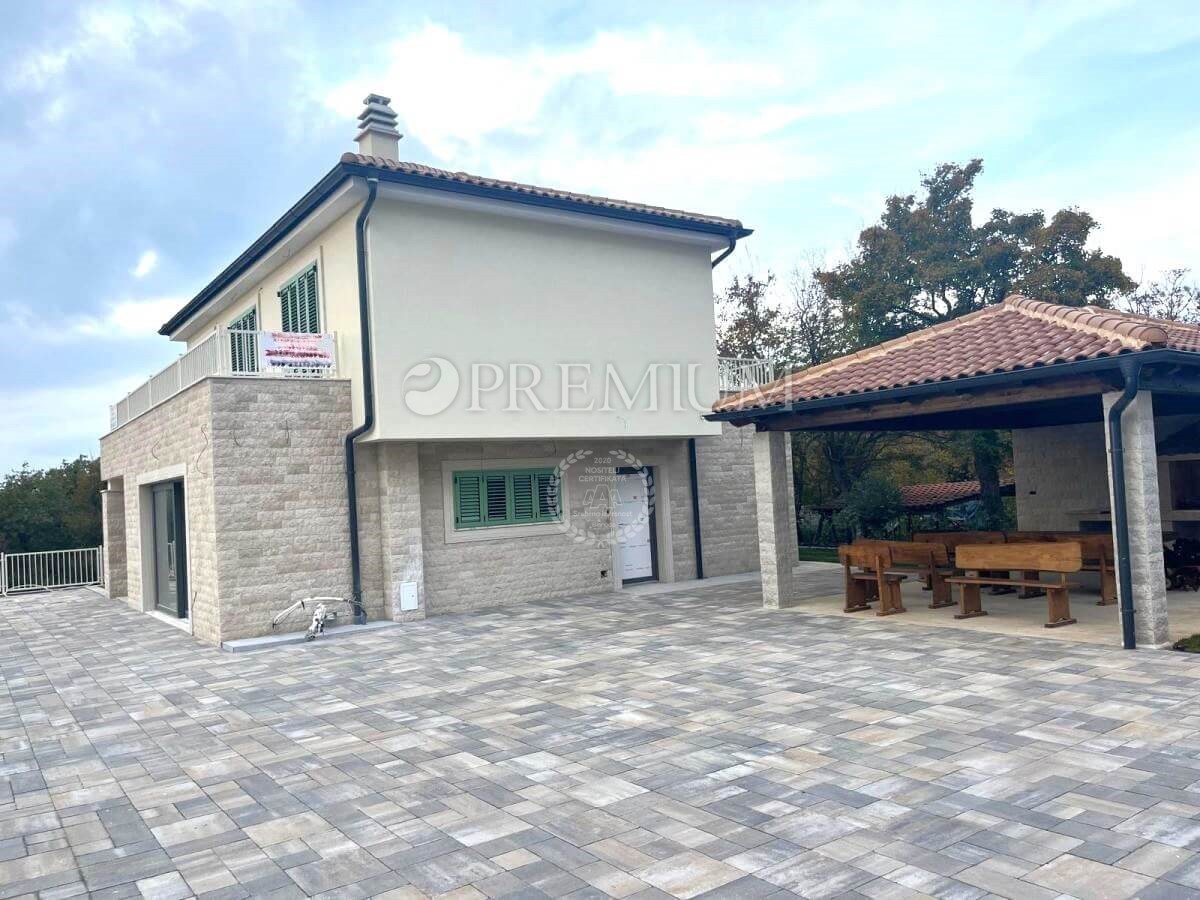 Malinska, casa di nuova costruzione con piscina!