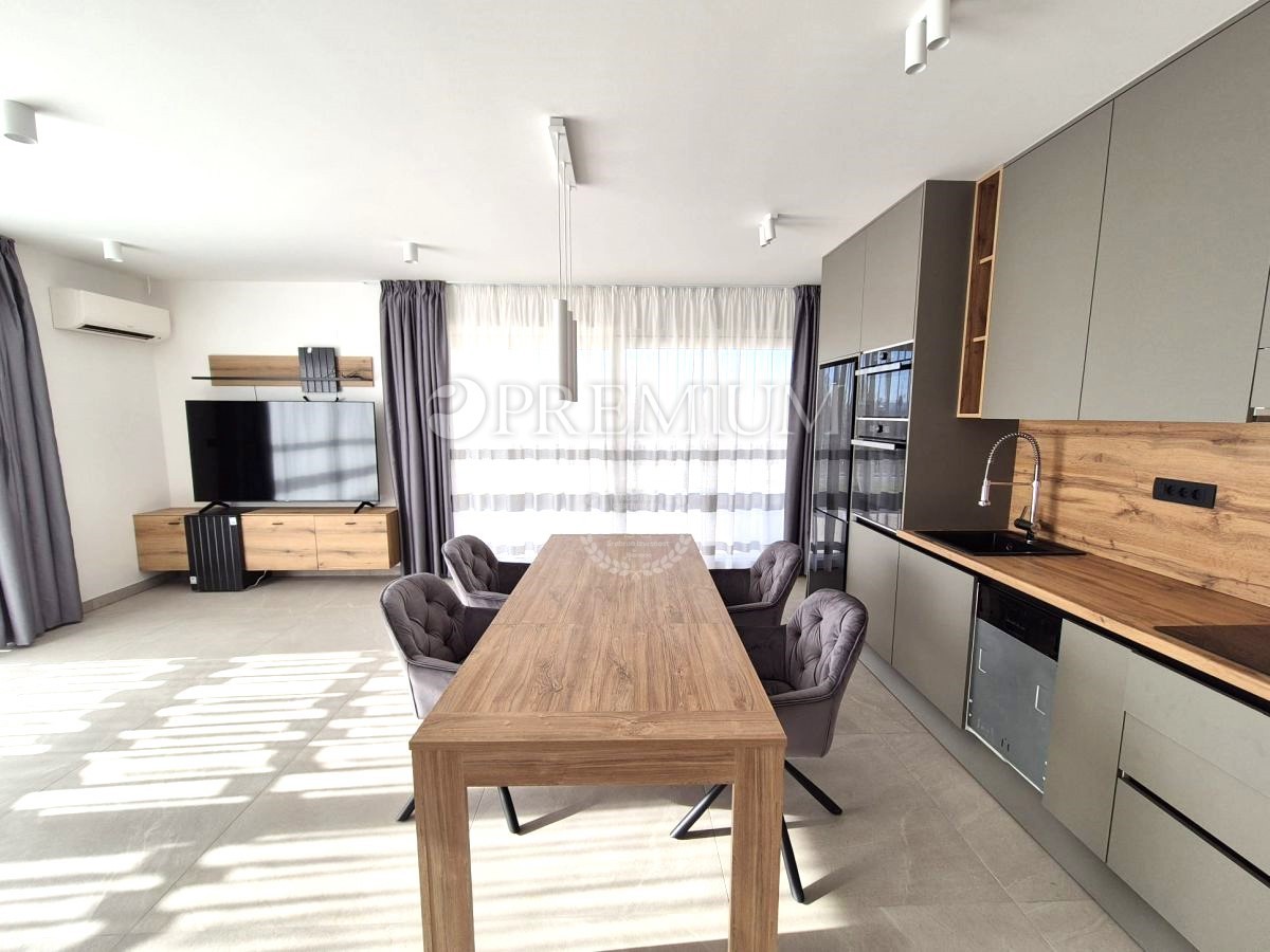 Malinska, casa di nuova costruzione con piscina!