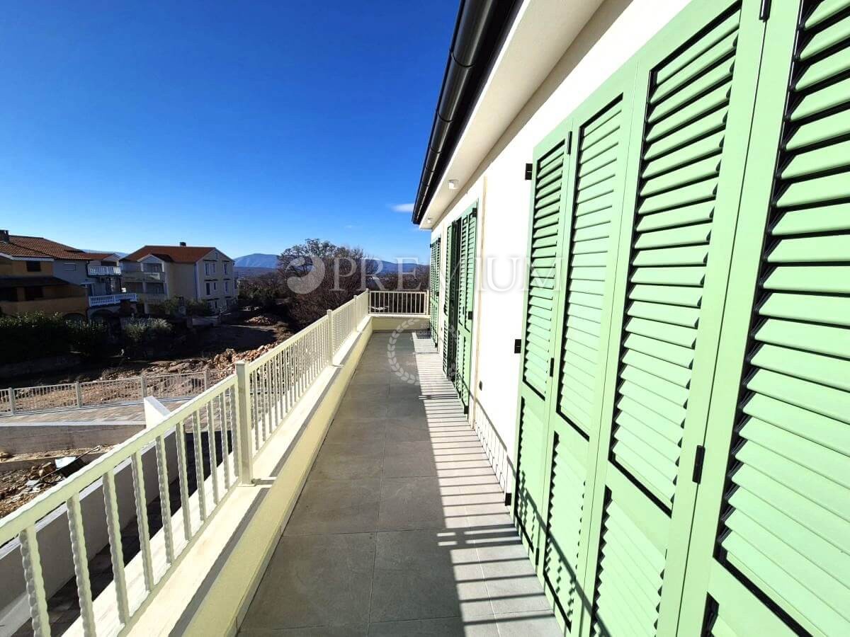 Malinska, casa di nuova costruzione con piscina!