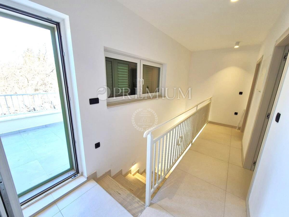 Malinska, casa di nuova costruzione con piscina!