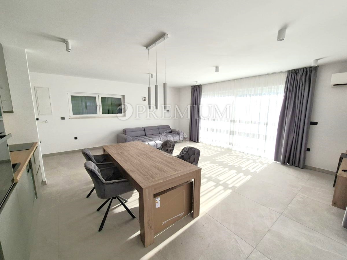 Malinska, casa di nuova costruzione con piscina!