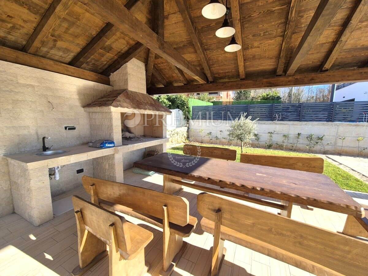 Malinska, casa di nuova costruzione con piscina!