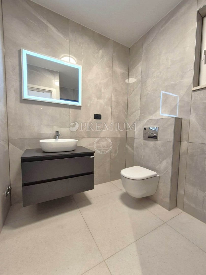 Malinska, casa di nuova costruzione con piscina!