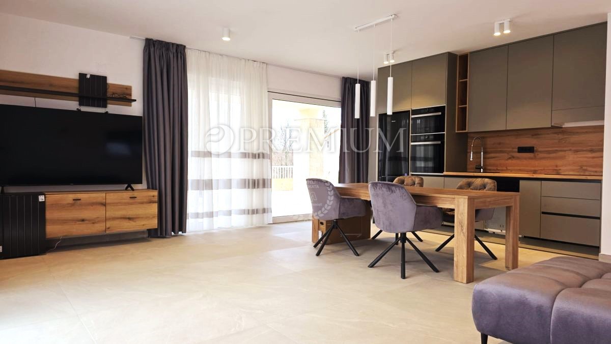 Malinska, casa di nuova costruzione con piscina!