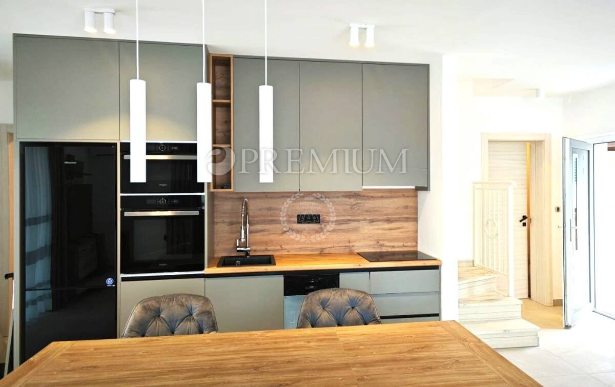 Malinska, casa di nuova costruzione con piscina!